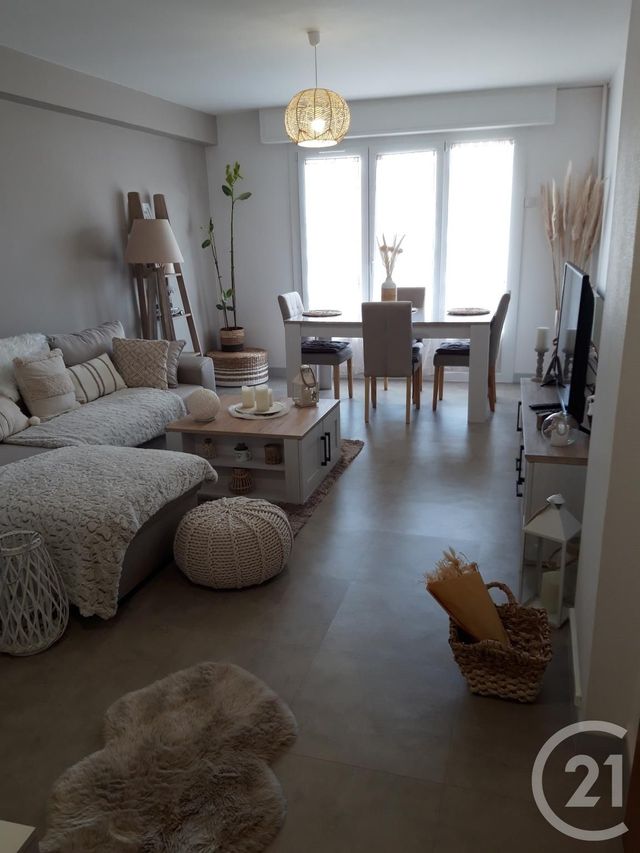 Appartement F2 à louer - 2 pièces - 49.0 m2 - MONTLUCON - 03 - AUVERGNE - Century 21 Pasquet Immobilier