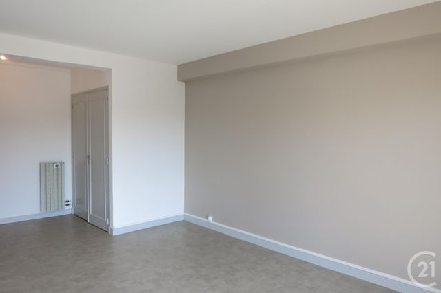 Appartement F2 à louer - 2 pièces - 49.0 m2 - MONTLUCON - 03 - AUVERGNE - Century 21 Pasquet Immobilier