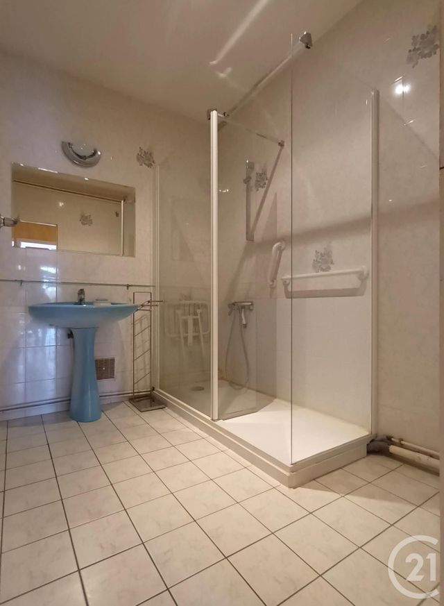 Appartement F3 à vendre - 3 pièces - 86.2 m2 - MONTLUCON - 03 - AUVERGNE - Century 21 Pasquet Immobilier