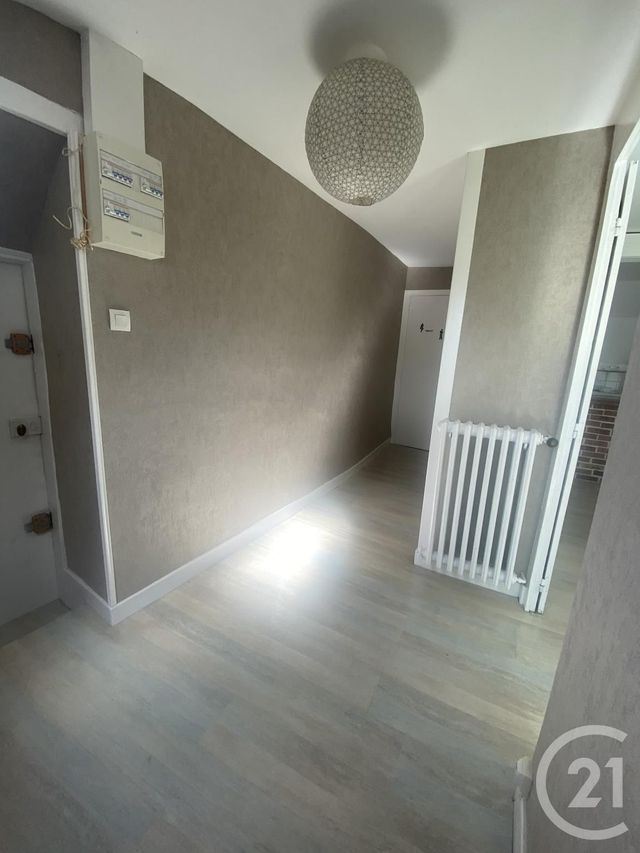 Appartement F3 à louer - 3 pièces - 63.02 m2 - MONTLUCON - 03 - AUVERGNE - Century 21 Pasquet Immobilier