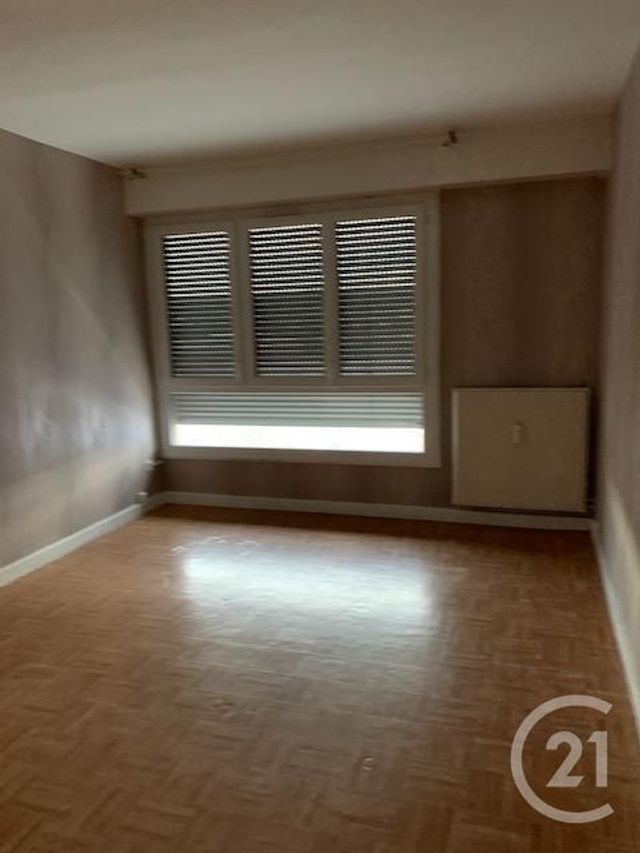 Appartement F3 à vendre - 3 pièces - 59.46 m2 - MONTLUCON - 03 - AUVERGNE - Century 21 Pasquet Immobilier