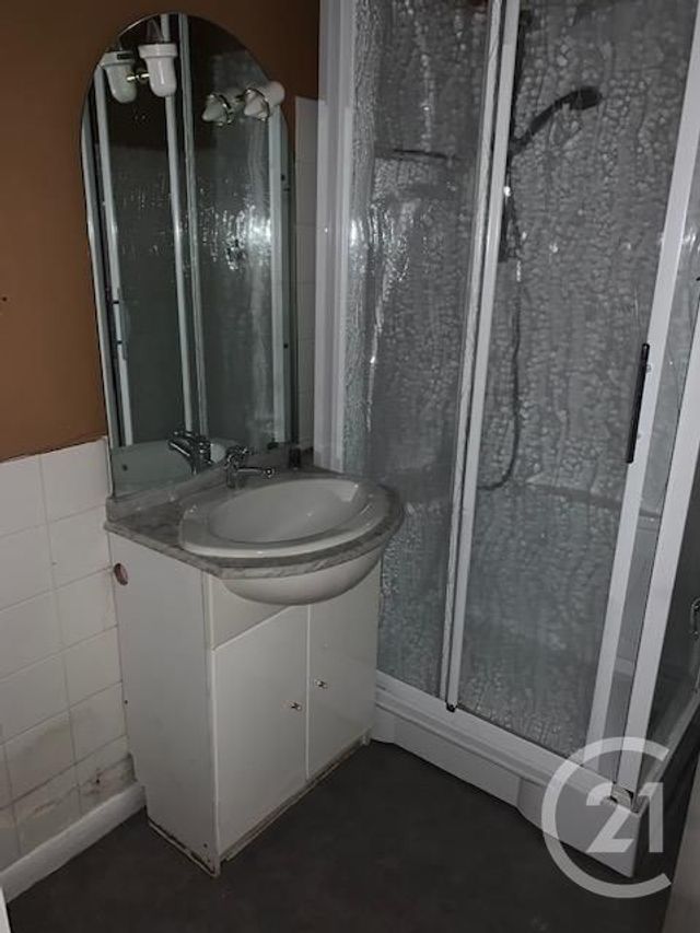 Appartement F3 à vendre - 3 pièces - 59.46 m2 - MONTLUCON - 03 - AUVERGNE - Century 21 Pasquet Immobilier