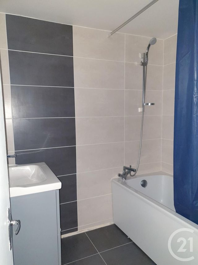 Appartement F2 à louer - 2 pièces - 49.8 m2 - MONTLUCON - 03 - AUVERGNE - Century 21 Pasquet Immobilier