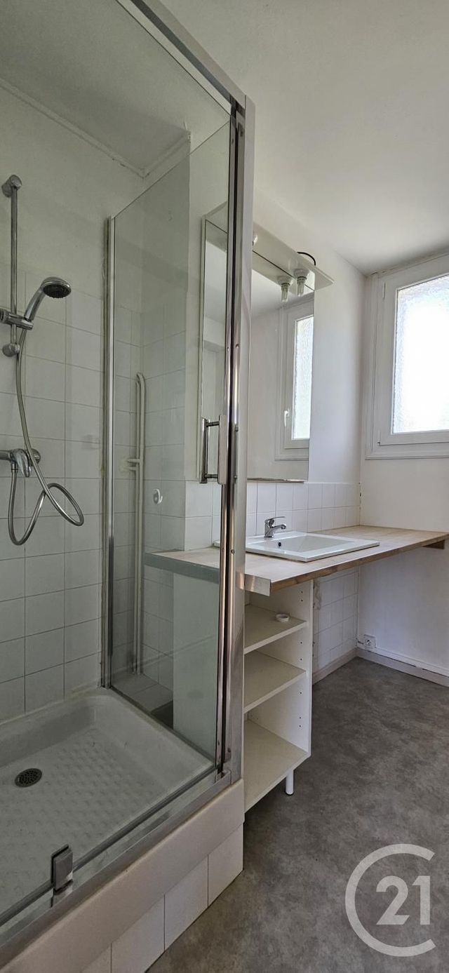 Appartement F4 à vendre - 4 pièces - 65.94 m2 - MONTLUCON - 03 - AUVERGNE - Century 21 Pasquet Immobilier