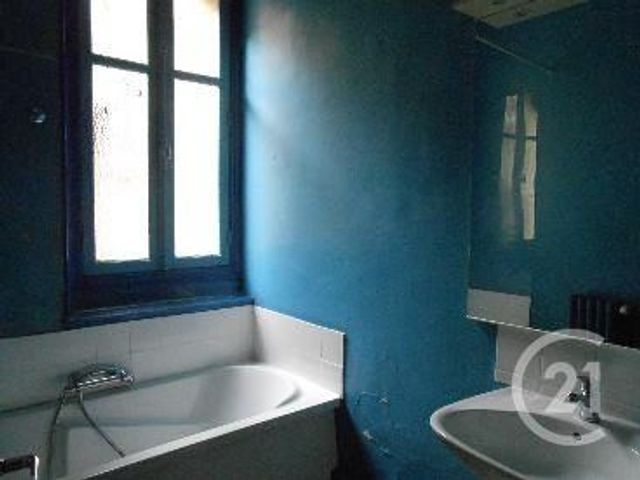 Appartement F3 à louer - 4 pièces - 75.0 m2 - MONTLUCON - 03 - AUVERGNE - Century 21 Pasquet Immobilier