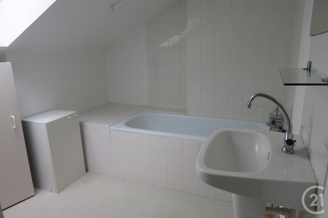 Appartement F3 à louer - 3 pièces - 44.63 m2 - MONTLUCON - 03 - AUVERGNE - Century 21 Pasquet Immobilier