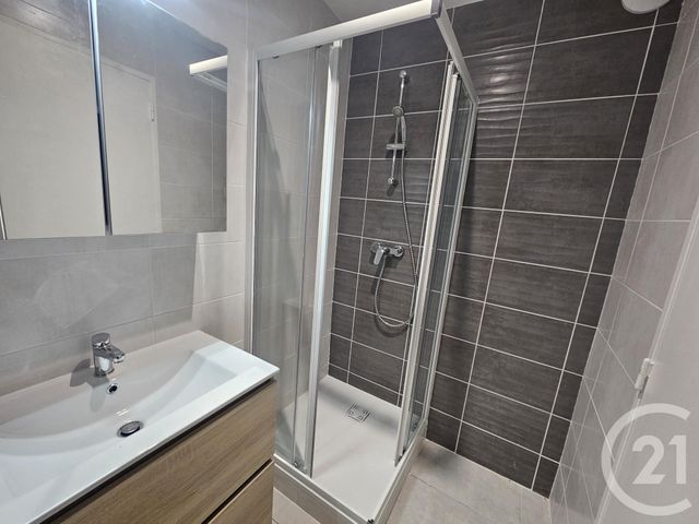 Appartement F3 à louer - 3 pièces - 77.24 m2 - MONTLUCON - 03 - AUVERGNE - Century 21 Pasquet Immobilier