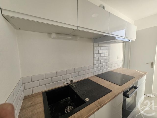 Appartement F3 à louer - 3 pièces - 77.24 m2 - MONTLUCON - 03 - AUVERGNE - Century 21 Pasquet Immobilier