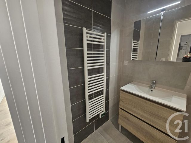 Appartement F3 à louer - 3 pièces - 77.24 m2 - MONTLUCON - 03 - AUVERGNE - Century 21 Pasquet Immobilier