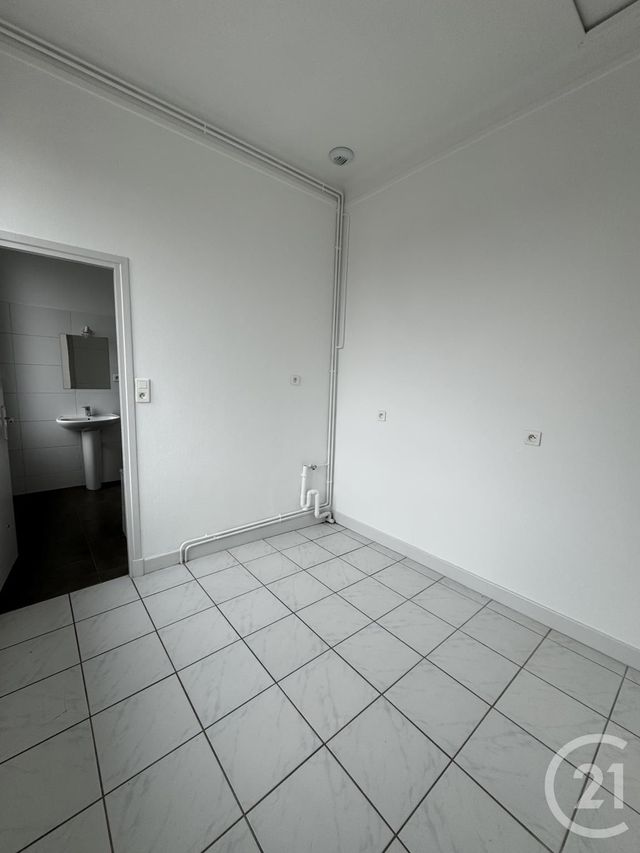 Appartement F3 à louer - 3 pièces - 80.0 m2 - MONTLUCON - 03 - AUVERGNE - Century 21 Pasquet Immobilier