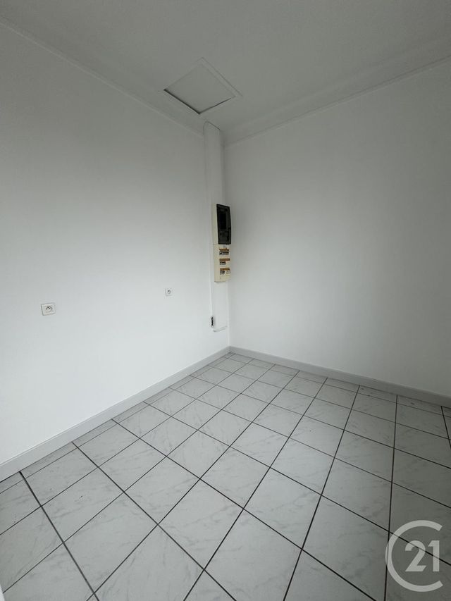 Appartement F3 à louer - 3 pièces - 80.0 m2 - MONTLUCON - 03 - AUVERGNE - Century 21 Pasquet Immobilier