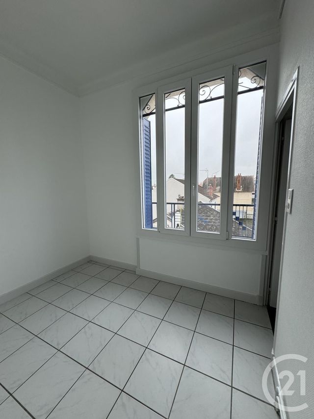 Appartement F3 à louer - 3 pièces - 80.0 m2 - MONTLUCON - 03 - AUVERGNE - Century 21 Pasquet Immobilier