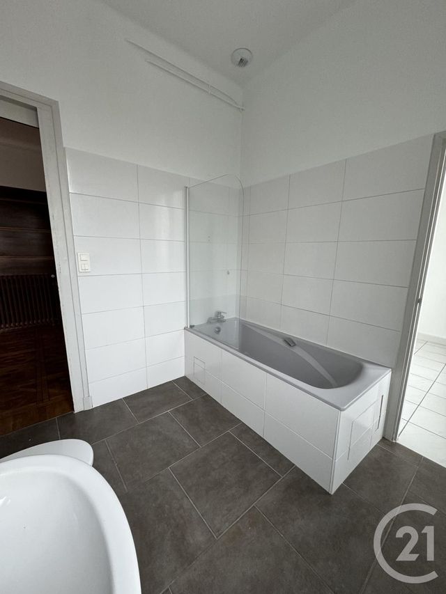 Appartement F3 à louer - 3 pièces - 80.0 m2 - MONTLUCON - 03 - AUVERGNE - Century 21 Pasquet Immobilier