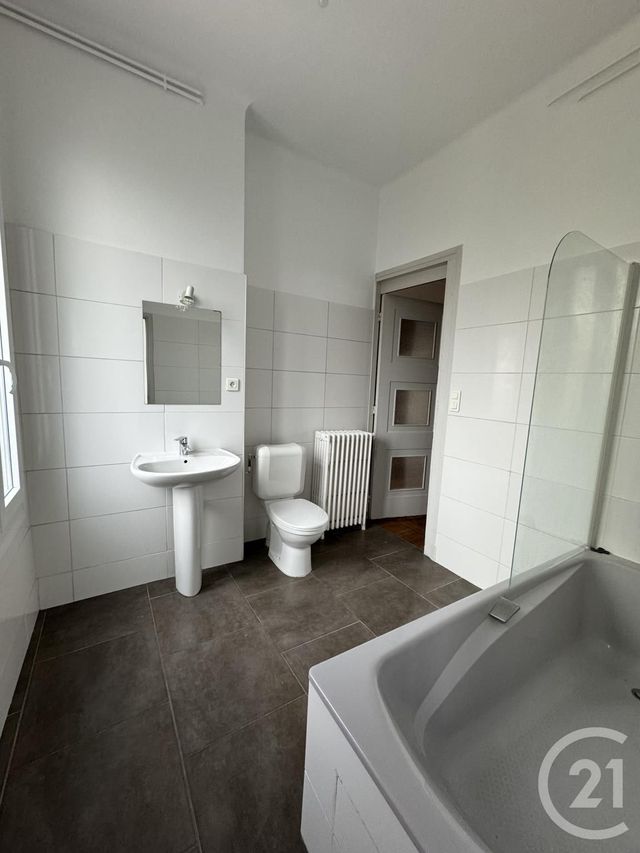 Appartement F3 à louer - 3 pièces - 80.0 m2 - MONTLUCON - 03 - AUVERGNE - Century 21 Pasquet Immobilier