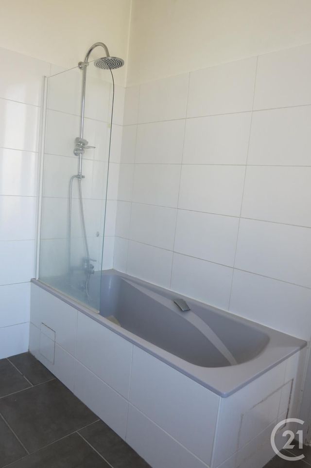 Appartement F3 à louer - 3 pièces - 80.0 m2 - MONTLUCON - 03 - AUVERGNE - Century 21 Pasquet Immobilier