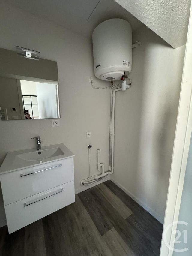 Appartement F1 à louer - 1 pièce - 29.67 m2 - MONTLUCON - 03 - AUVERGNE - Century 21 Pasquet Immobilier