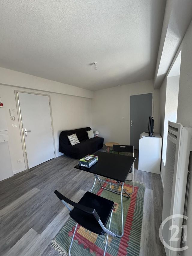 Appartement Studio à louer - 1 pièce - 20.85 m2 - MONTLUCON - 03 - AUVERGNE - Century 21 Pasquet Immobilier