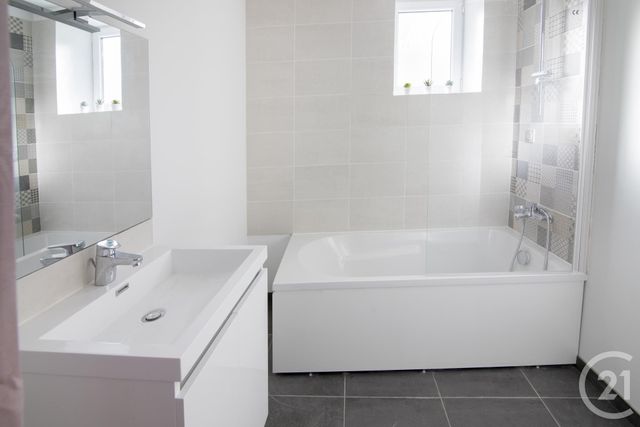 Appartement F4 à louer - 4 pièces - 71.75 m2 - MONTLUCON - 03 - AUVERGNE - Century 21 Pasquet Immobilier