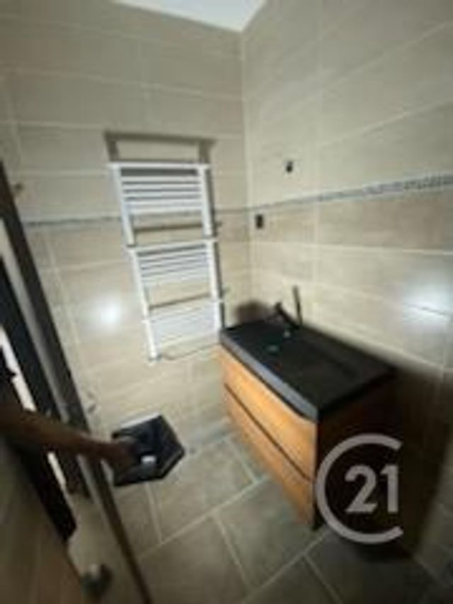 Appartement F3 à louer - 3 pièces - 52.14 m2 - MONTLUCON - 03 - AUVERGNE - Century 21 Pasquet Immobilier