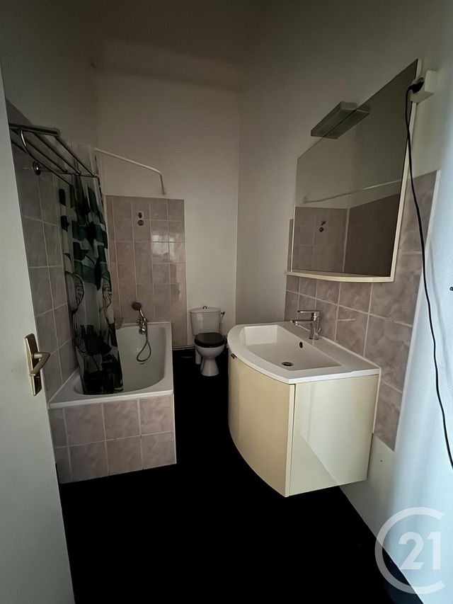 Appartement F3 à louer - 3 pièces - 77.84 m2 - MONTLUCON - 03 - AUVERGNE - Century 21 Pasquet Immobilier