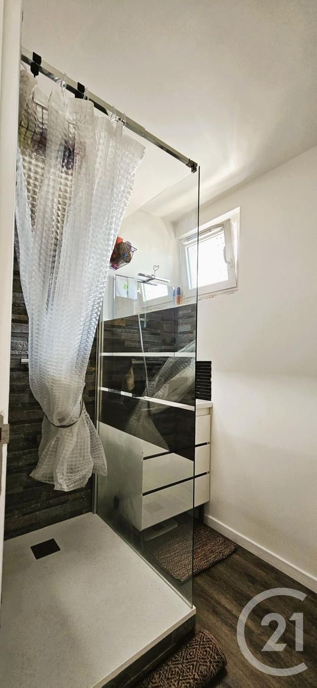 Appartement F4 à vendre - 4 pièces - 71.3 m2 - MONTLUCON - 03 - AUVERGNE - Century 21 Pasquet Immobilier