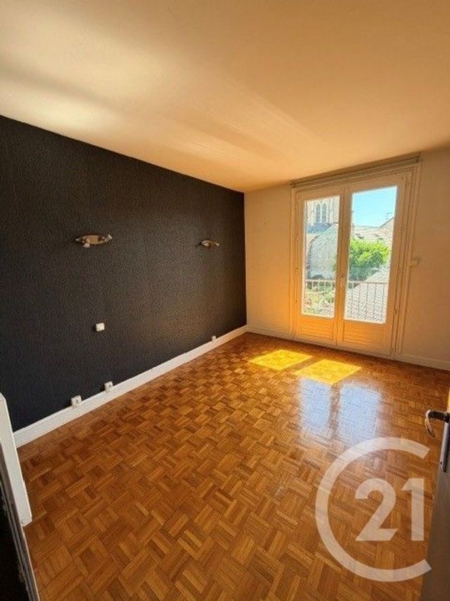Appartement F2 à louer - 2 pièces - 54.0 m2 - MONTLUCON - 03 - AUVERGNE - Century 21 Pasquet Immobilier