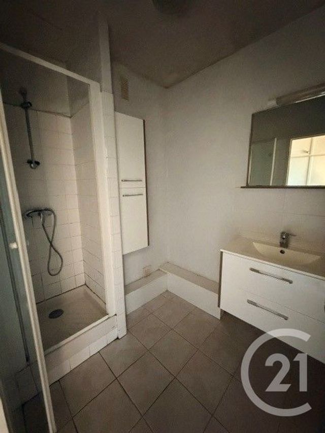 Appartement F2 à louer - 2 pièces - 54.0 m2 - MONTLUCON - 03 - AUVERGNE - Century 21 Pasquet Immobilier