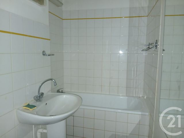 Appartement F3 à vendre - 3 pièces - 55.9 m2 - MONTLUCON - 03 - AUVERGNE - Century 21 Pasquet Immobilier
