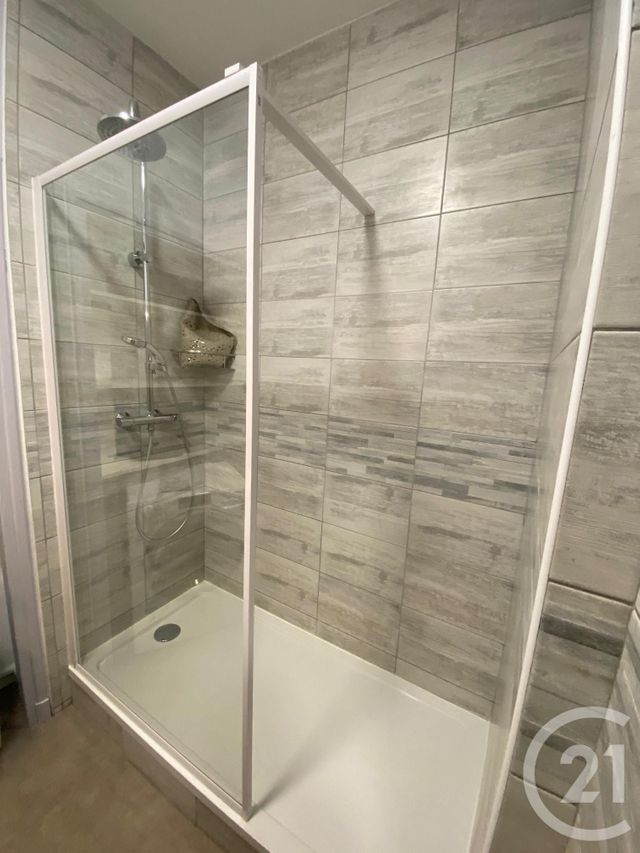 Appartement à louer - 2 pièces - 43.66 m2 - MONTLUCON - 03 - AUVERGNE - Century 21 Pasquet Immobilier