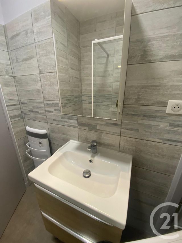 Appartement à louer - 2 pièces - 43.66 m2 - MONTLUCON - 03 - AUVERGNE - Century 21 Pasquet Immobilier
