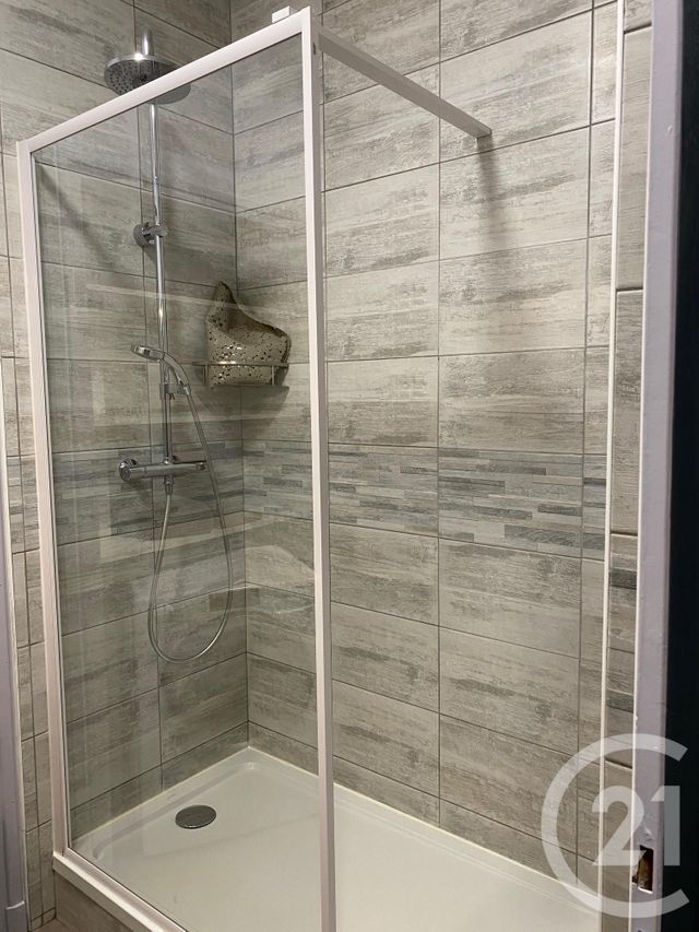 Appartement à louer - 2 pièces - 43.66 m2 - MONTLUCON - 03 - AUVERGNE - Century 21 Pasquet Immobilier