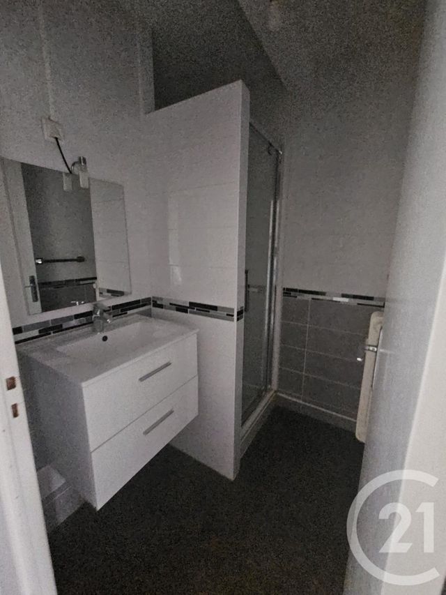 Appartement à louer - 3 pièces - 55.53 m2 - MONTLUCON - 03 - AUVERGNE - Century 21 Pasquet Immobilier