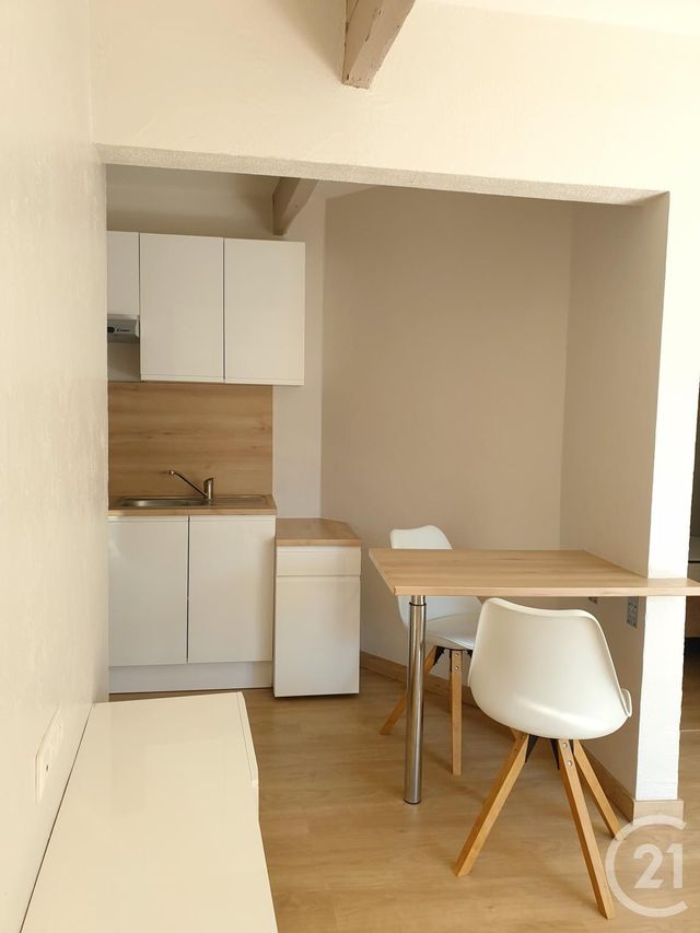 Appartement à louer - 2 pièces - 30.0 m2 - MONTLUCON - 03 - AUVERGNE - Century 21 Pasquet Immobilier