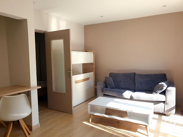Appartement à louer - 2 pièces - 30.0 m2 - MONTLUCON - 03 - AUVERGNE - Century 21 Pasquet Immobilier