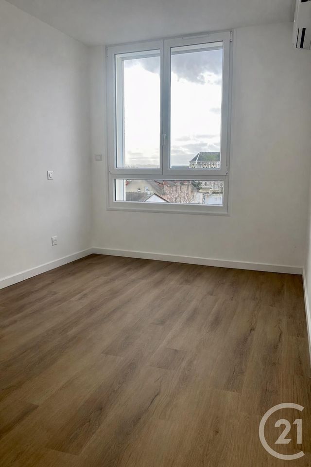 Appartement F3 à vendre - 3 pièces - 78.53 m2 - MONTLUCON - 03 - AUVERGNE - Century 21 Pasquet Immobilier
