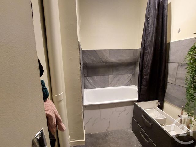 Appartement F3 à vendre - 3 pièces - 54.86 m2 - NERIS LES BAINS - 03 - AUVERGNE - Century 21 Pasquet Immobilier