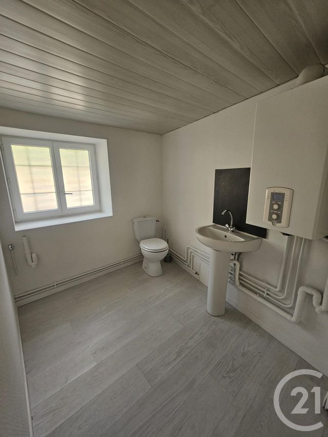 maison à louer - 4 pièces - 106.0 m2 - DOMERAT - 03 - AUVERGNE - Century 21 Pasquet Immobilier