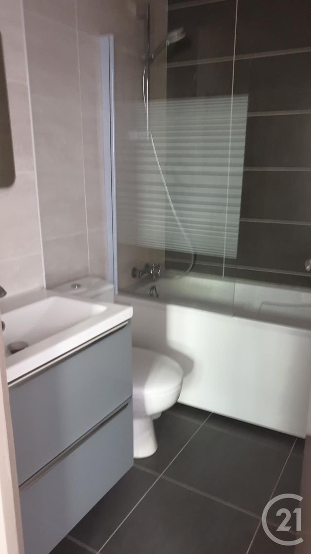 Appartement F2 à louer - 2 pièces - 30.0 m2 - MONTLUCON - 03 - AUVERGNE - Century 21 Pasquet Immobilier
