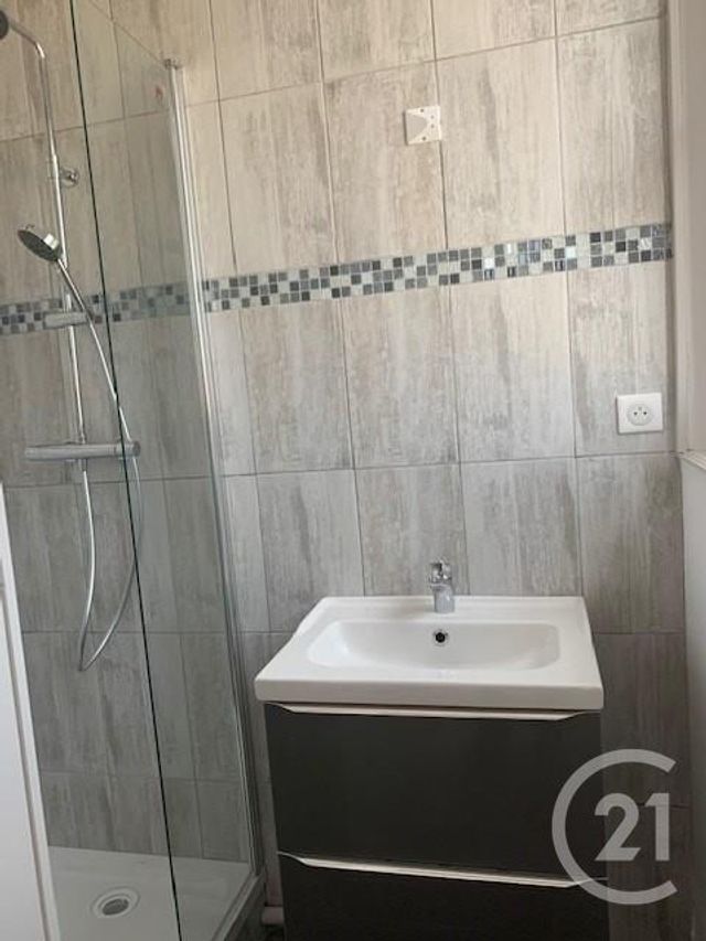 Appartement F3 à louer - 3 pièces - 58.8 m2 - MONTLUCON - 03 - AUVERGNE - Century 21 Pasquet Immobilier