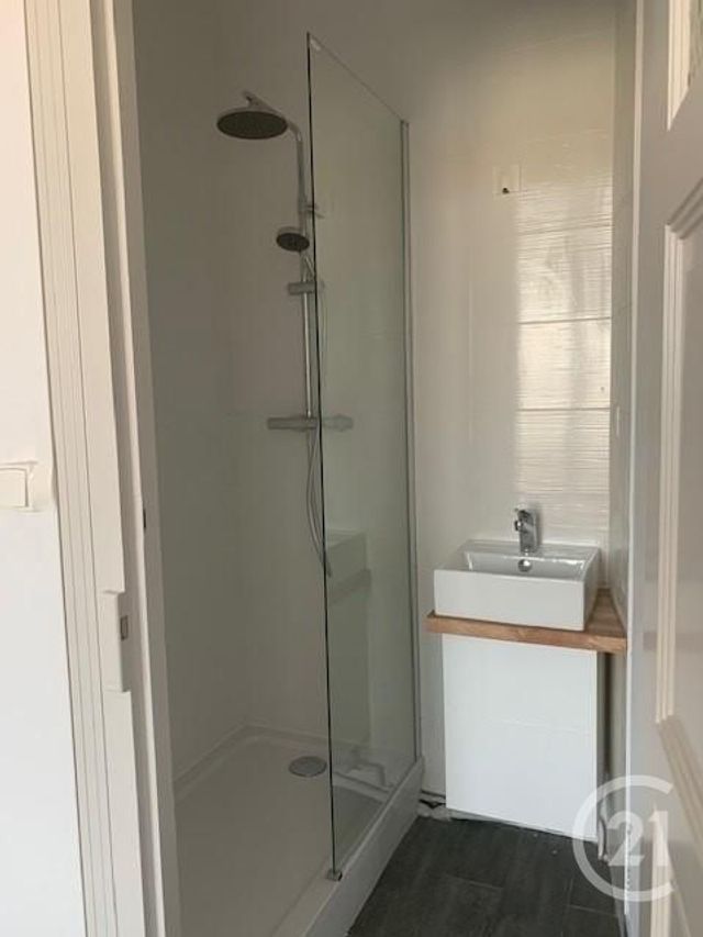 Appartement F3 à louer - 3 pièces - 58.8 m2 - MONTLUCON - 03 - AUVERGNE - Century 21 Pasquet Immobilier