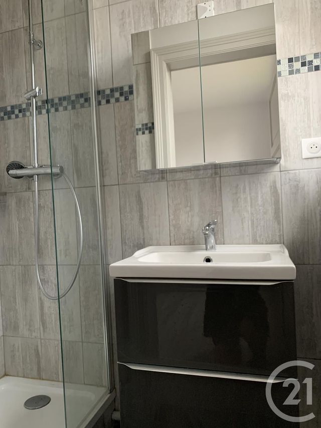 Appartement F3 à louer - 3 pièces - 58.8 m2 - MONTLUCON - 03 - AUVERGNE - Century 21 Pasquet Immobilier
