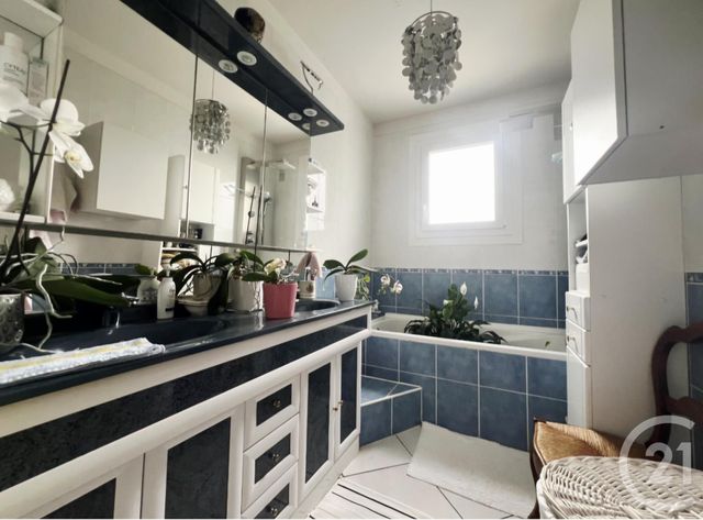 Appartement F3 à vendre - 3 pièces - 73.88 m2 - MONTLUCON - 03 - AUVERGNE - Century 21 Pasquet Immobilier