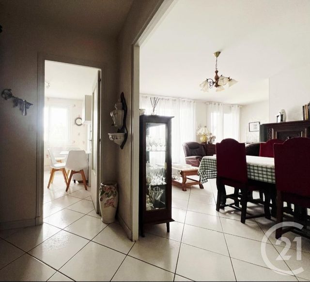Appartement F3 à vendre - 3 pièces - 73.88 m2 - MONTLUCON - 03 - AUVERGNE - Century 21 Pasquet Immobilier
