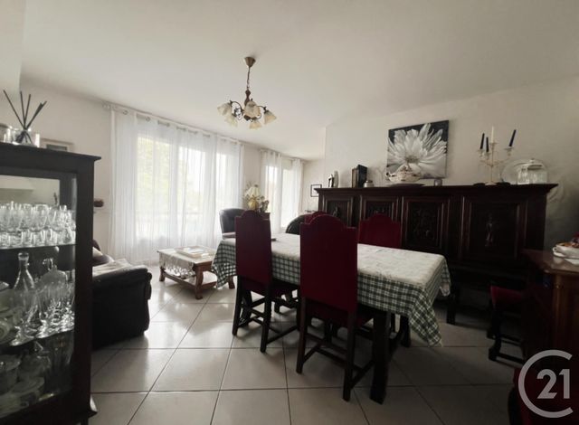 Appartement F3 à vendre - 3 pièces - 73.88 m2 - MONTLUCON - 03 - AUVERGNE - Century 21 Pasquet Immobilier