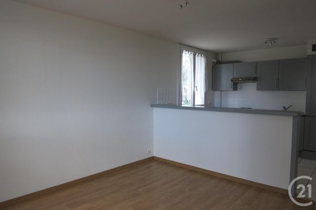 Appartement F2 à louer - 2 pièces - 55.0 m2 - MONTLUCON - 03 - AUVERGNE - Century 21 Pasquet Immobilier