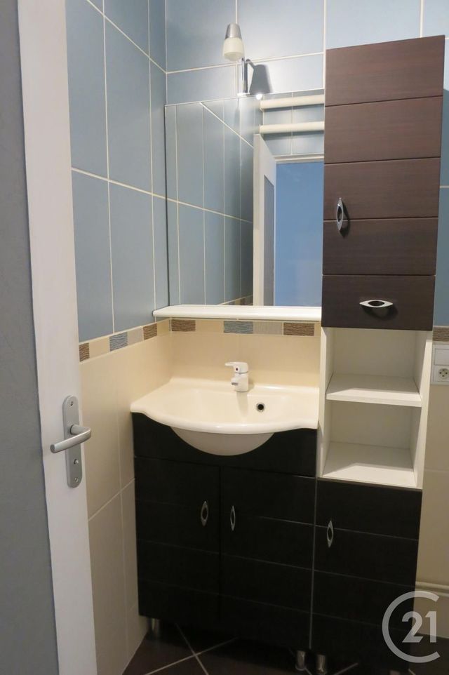 Appartement F2 à louer - 2 pièces - 55.0 m2 - MONTLUCON - 03 - AUVERGNE - Century 21 Pasquet Immobilier
