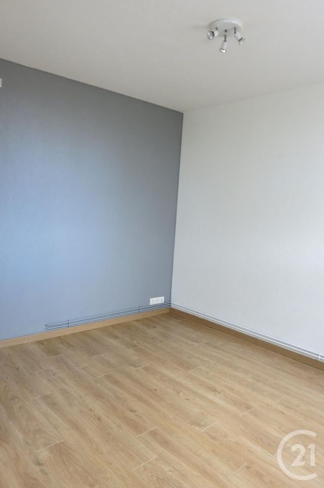 Appartement F2 à louer - 2 pièces - 55.0 m2 - MONTLUCON - 03 - AUVERGNE - Century 21 Pasquet Immobilier