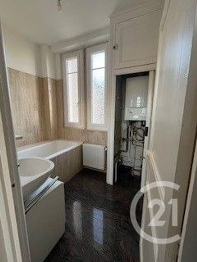 Appartement T3 à louer - 3 pièces - 76.0 m2 - MONTLUCON - 03 - AUVERGNE - Century 21 Pasquet Immobilier
