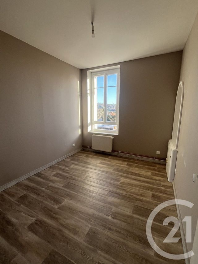 Appartement T3 à louer - 3 pièces - 76.0 m2 - MONTLUCON - 03 - AUVERGNE - Century 21 Pasquet Immobilier