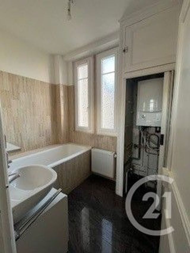 Appartement T3 à louer - 3 pièces - 76.0 m2 - MONTLUCON - 03 - AUVERGNE - Century 21 Pasquet Immobilier